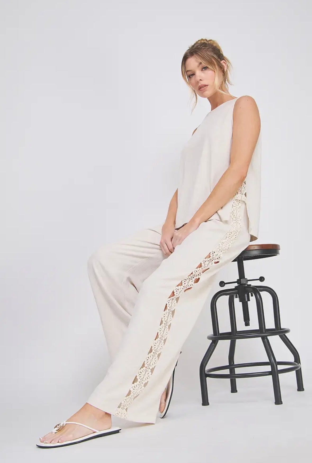 Linen Blend Elastic Tie-Waist Wide
Leg Pant