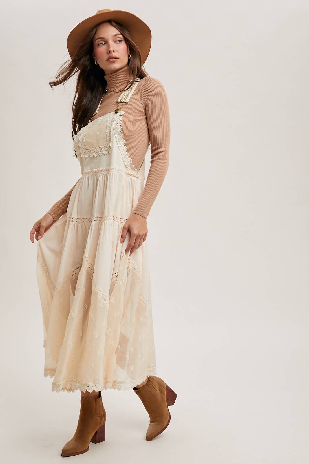 LACE EMBROIDERED TULLE BIB MAXI DRESS WITH LINING: ECRU