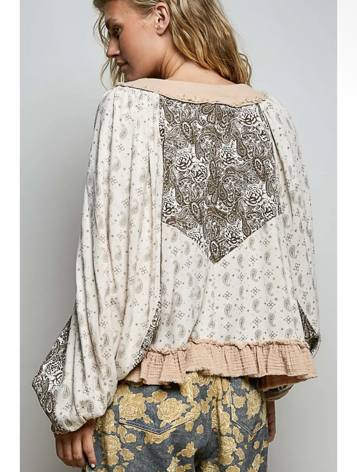 V Neck Balloon Sleeve Floral Ruffle
Woven Printed Top 100% Cotton