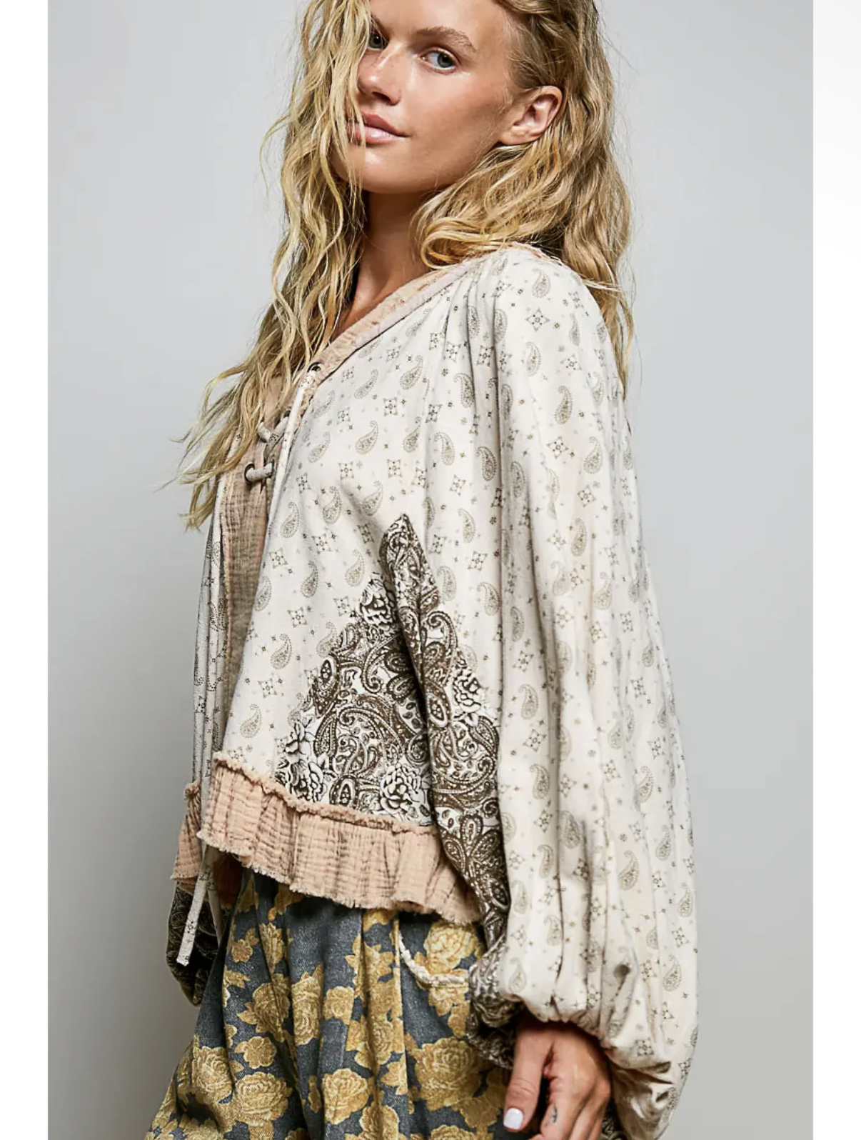 V Neck Balloon Sleeve Floral Ruffle
Woven Printed Top 100% Cotton