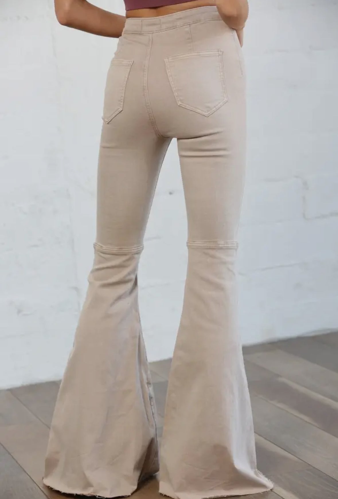 Super Flared Bell-Bottom Jeans With Distressed Cut

Edge Bottoms