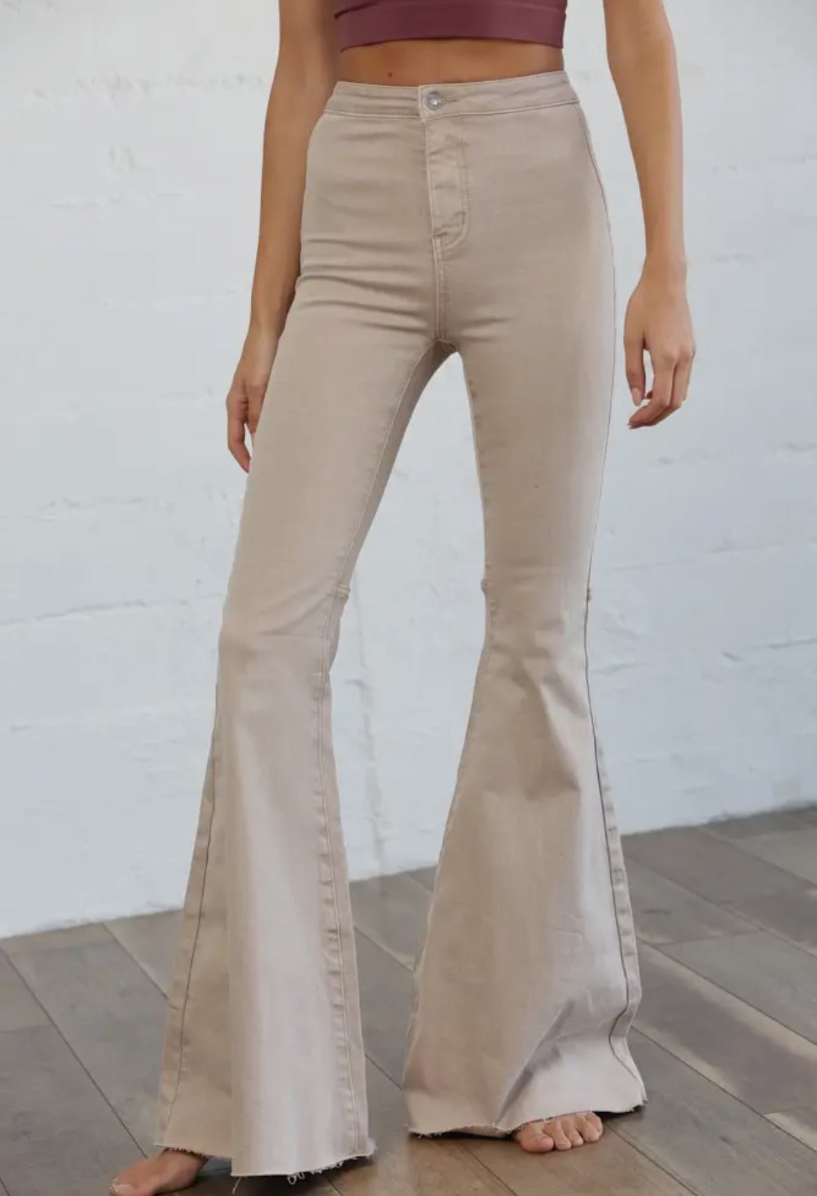 Super Flared Bell-Bottom Jeans With Distressed Cut

Edge Bottoms
