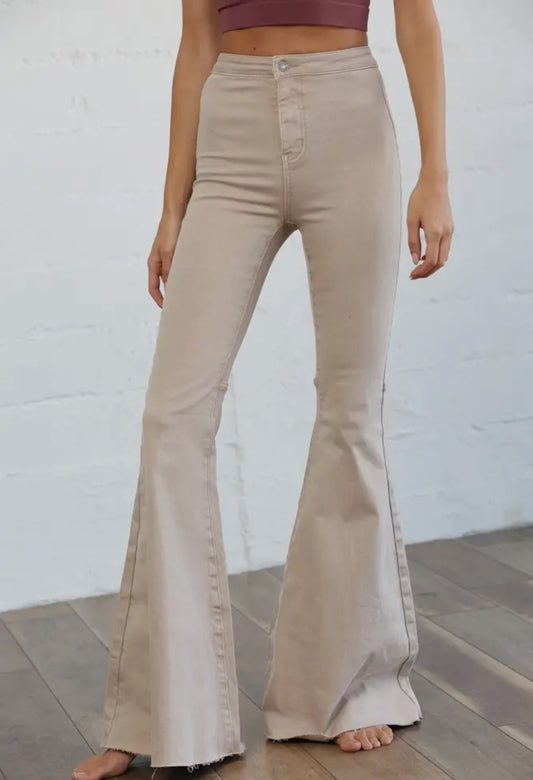 Super Flared Bell-Bottom Jeans With Distressed Cut

Edge Bottoms