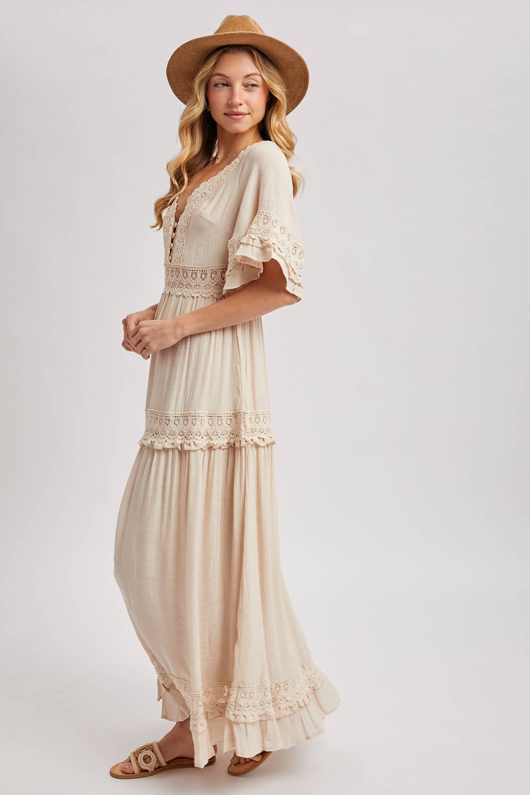 V-NECK LACE TRIM MAXI DRESS: COLOR SHELL