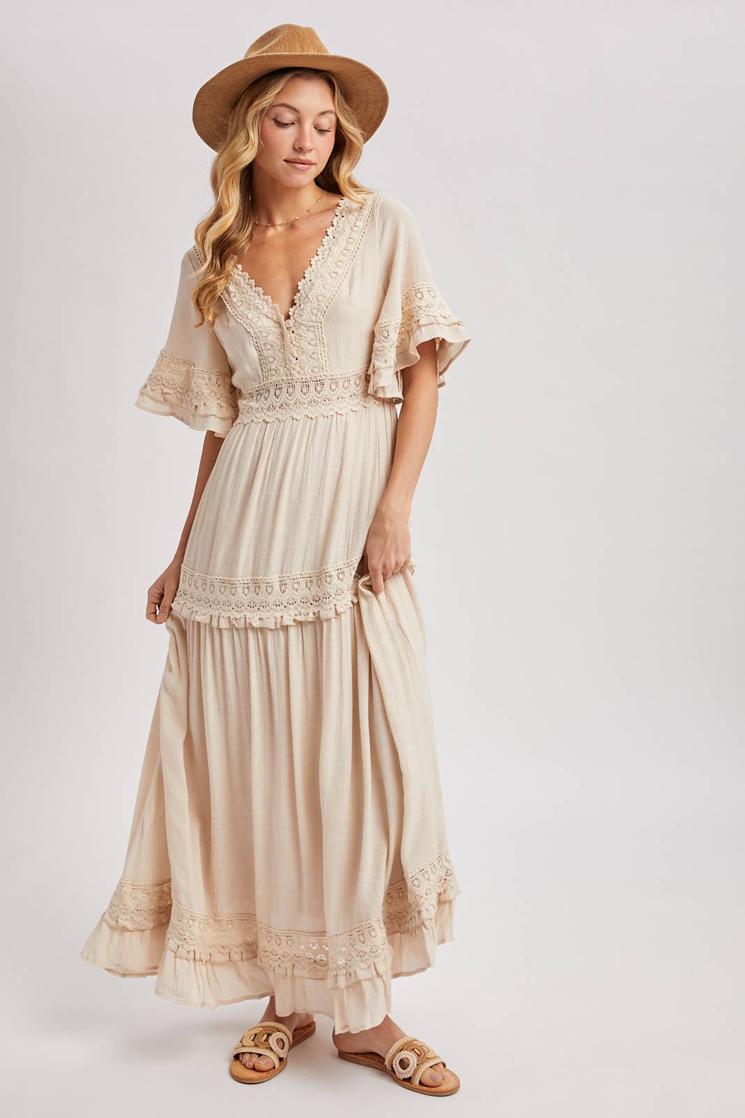 V-NECK LACE TRIM MAXI DRESS: COLOR SHELL